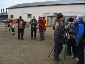 UNIS students observing geese